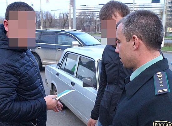 Волгоградских водителей «Дорожный пристав» проверил через базу неплательщиков алиментов