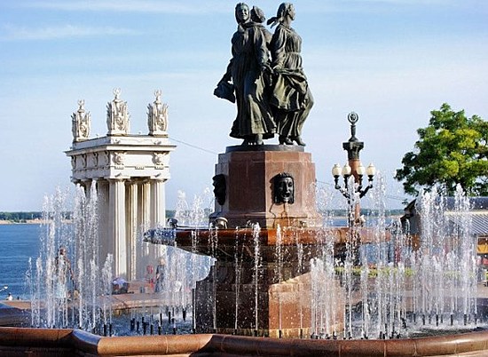 В Волгограде открывается 10-й сезон проекта "Встретимся у фонтана"