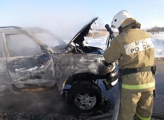 В центре Волгограда ночью сгорело авто