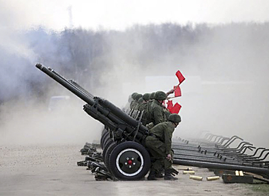 Волгоградские военные отрепетируют праздничный салют ко Дню Победы