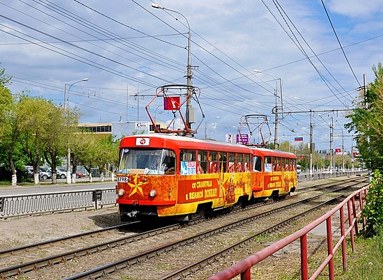 По югу Волгограда ездит новый "Трамвай Победы"