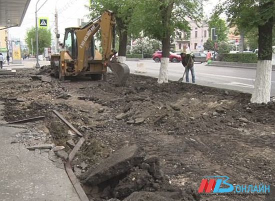 В центре Волгограда уложено уже около 6 тысяч кв. м тротуарной плитки