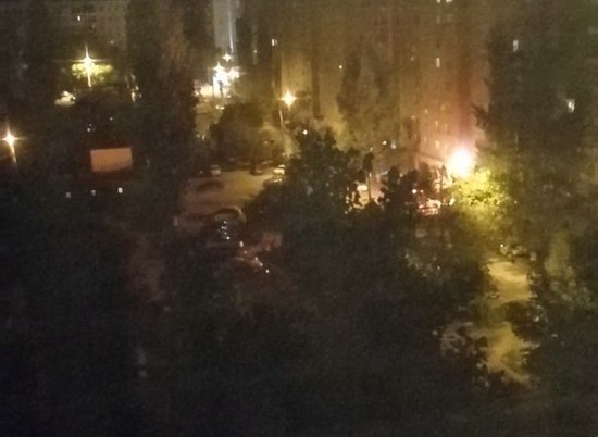 На севере Волгограда ночью в подъезде жилого дома загорелся мусоропровод