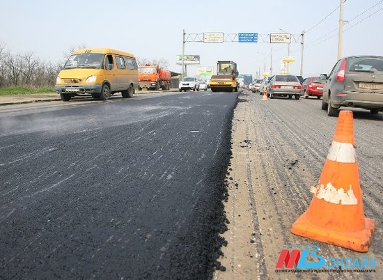 Работы по обновлению дорог Волгограда прошли экватор