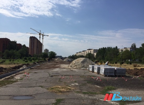 На юге Волгограда полным ходом идет реконструкция парка "Юбилейный"