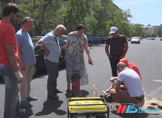 В Волгограде результаты экспертизы дорожного полотна вынудили подрядчика вернуться на объект
