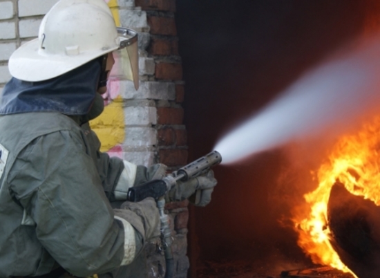Жилая пятиэтажка на западе Волгограда загорелась из-за неосторожности