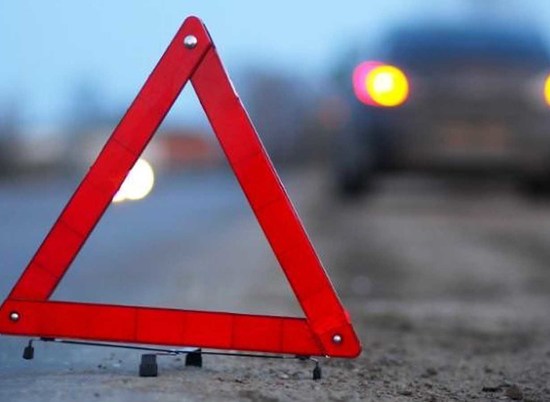 В Волгограде мужчина переходил дорогу не по «зебре» и попал под машину