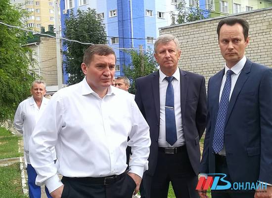 Андрей Бочаров проверил ход реконструкции больницы № 7