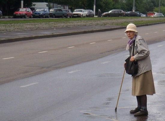 В Волгограде пенсионерка перебегала дорогу и угодила под «Ладу»