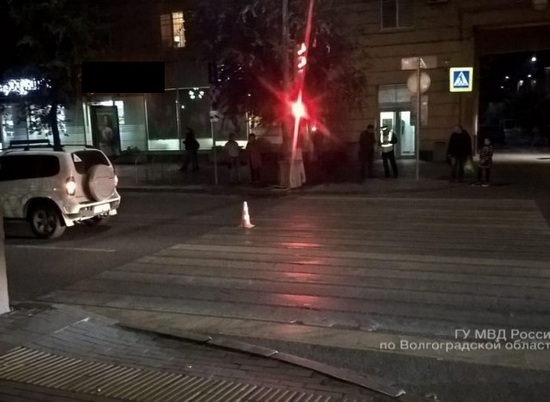 Водитель «Нивы-Шевроле» сбил женщину на Аллее Героев в Волгограде