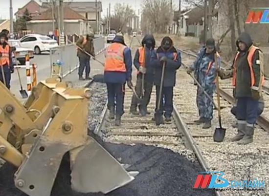 Завершается ремонт трамвайного переезда на проспекте Жукова в Волгограде