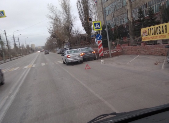 В Советском районе Волгограда две машины испугались ноябрьских похолоданий