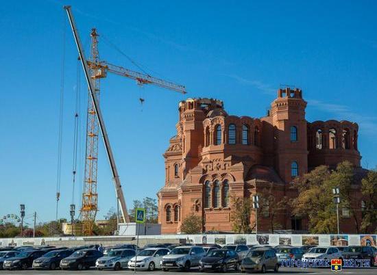 Золотой купол на собор Александра Невского будут поднимать три часа