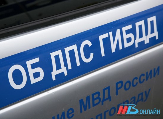 В Волгограде водитель «рено» сбил на «зебре» трех подростков и скрылся