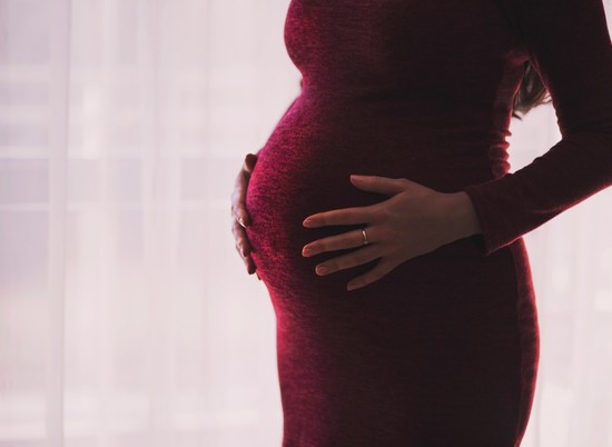 Зарплатные и декретные платить не будут: беременную воспитательницу незаконно уволили