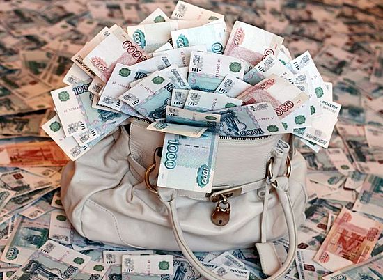 В Волгограде пенсионерка отдала аферисткам 20 тысяч долларов за снятие порчи с сына