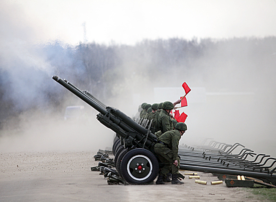 В Волгограде салютные расчеты артиллерии провели тренировку салюта