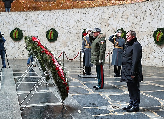 Андрей Бочаров почтил память героев Сталинградской победы