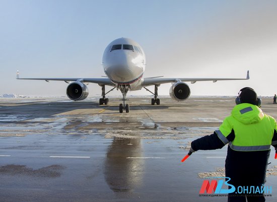В аэропорту Волгограда остановили 8 самолетов из-за курящих и больных