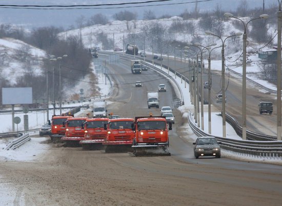 Волгоградские трассы расчищают больше 170 снегоуборочных машин