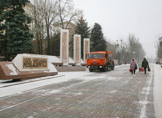 1,5 тысячи тонн противогололедной смеси нанесли на дороги Волгоградской области
