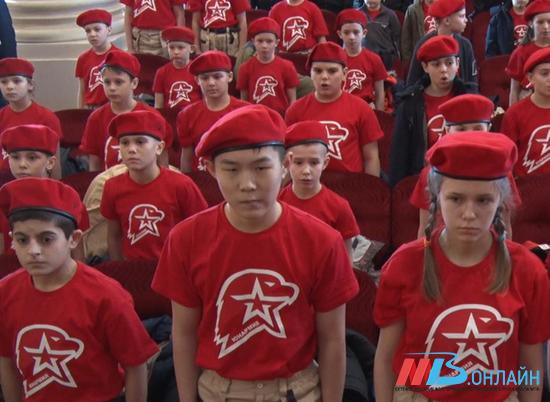 В день 76-й годовщины Сталинградской Победы в рядах юнармейцев "плюс 70"