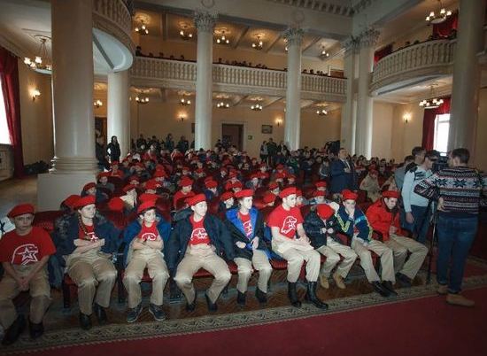 В Волгограде 70 школьников вступили  в ряды юнармейцев