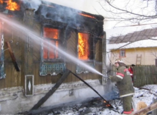 В Волгоградской области в пожаре обгорел человек