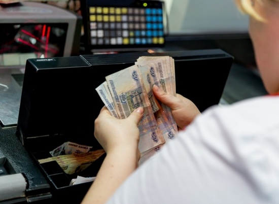 В Волгограде продавщица украла из своего магазина 40 тысяч рублей