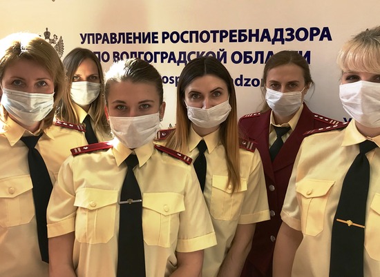 Сотрудники волгоградского Роспотребнадзора надели медицинские маски