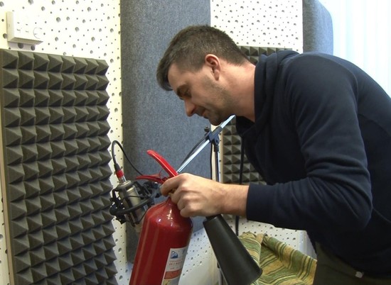 На волгоградском радио для записи отбивок используют огнетушитель
