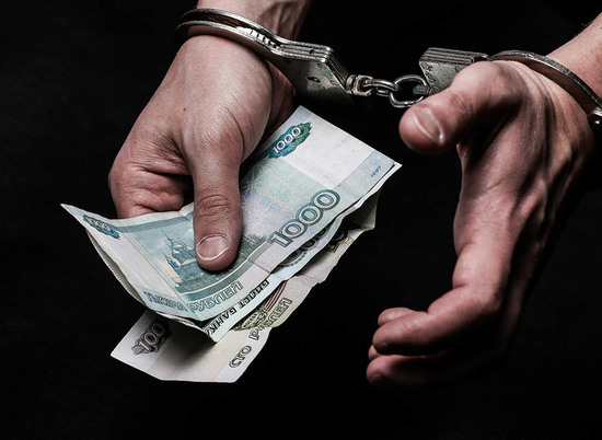 Сотрудник волгоградского ФСИН разделит арестантскую долю со взяточниками
