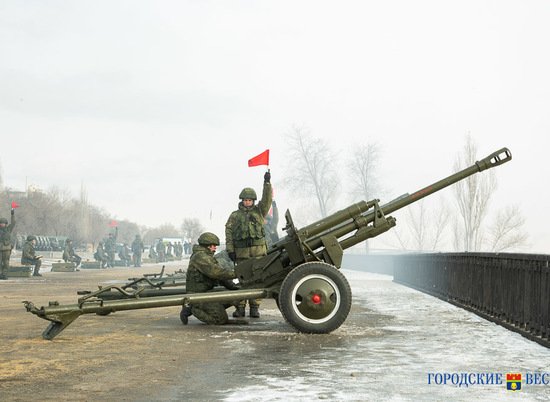 В День защитника Отечества в Волгограде прозвучал "Выстрел памяти"