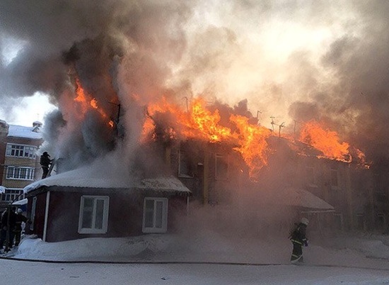 Под Калачом пожар уничтожил жилой дом