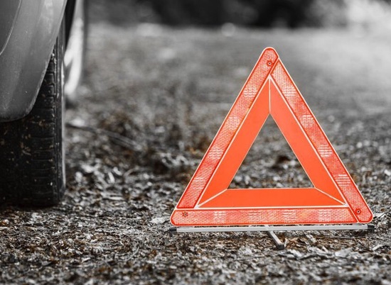 В Волгограде 19-летний водитель ВАЗа пострадал в ДТП с 4 автомобилями