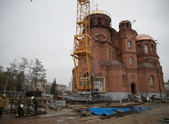 Андрей Бочаров посетил стройку Александро-Невского собора в Волгограде