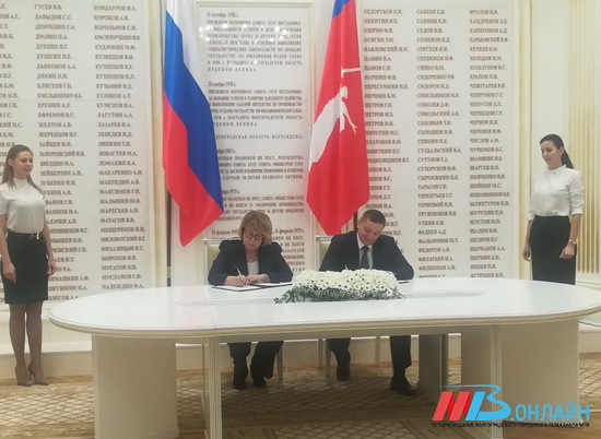 Андрей Бочаров подписал соглашение с Россотрудничеством