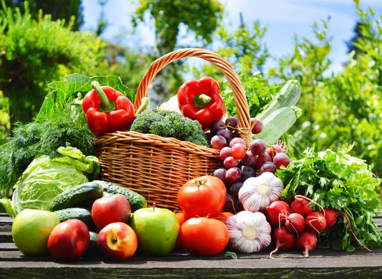 Любовь россиян к фруктам и овощам подняла инфляцию до 5,2%