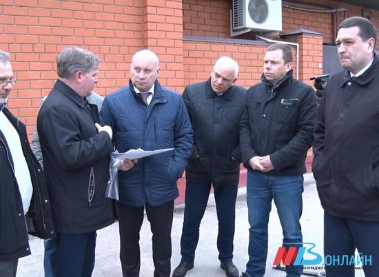 Виталий Лихачев совместно с общественниками проинспектировал состояние дорог Волгограда