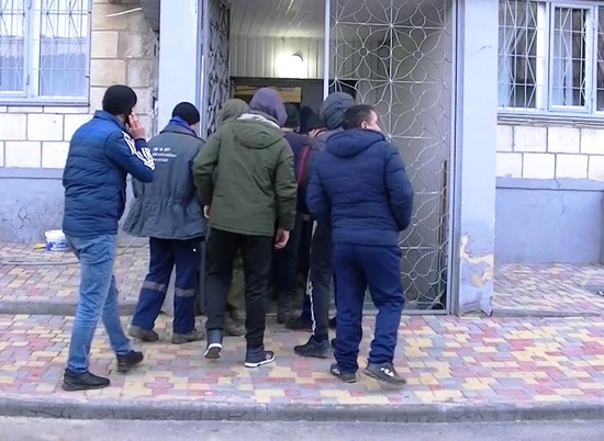 9 иностранных рабочих оптовой базы в Волгограде выдворят из России