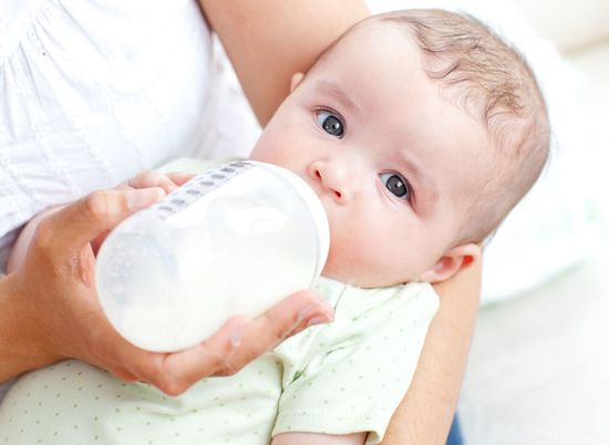 В России могут запретить рекламу детских молочных смесей
