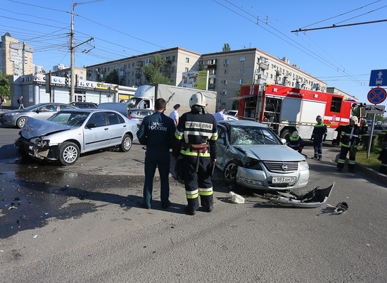Пробки в центре Волгограда спровоцировало ДТП на 7-й Гвардейской