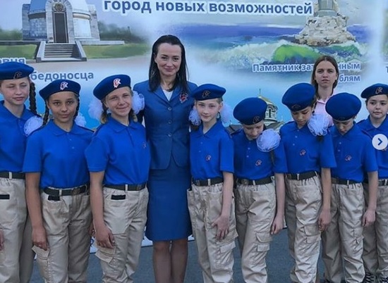 Елена Слесаренко приняла в Юнармию детей из Севастополя