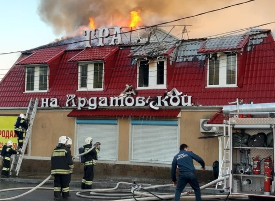 В Волгограде на Мире загорелось большое кафе