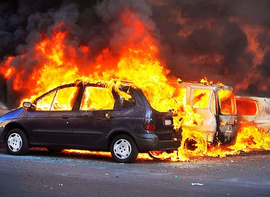 В Волгограде на ул. Штеменко с разницей в 45 минут сгорели два автомобиля