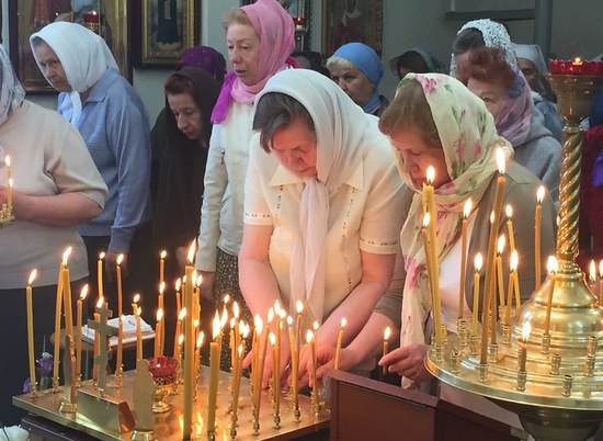 В Волгограде православные христиане отмечают Троицкую родительскую субботу