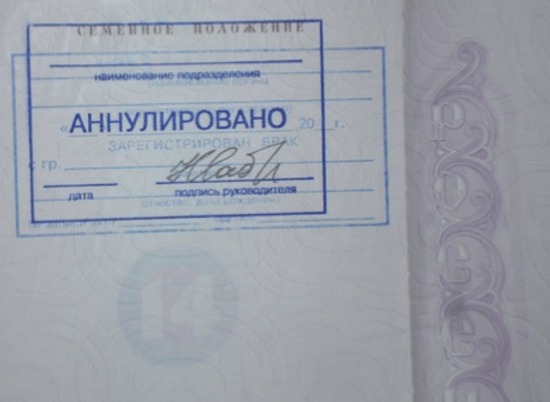 Волгоградки с помощью штампов в паспорте ввозили иностранцев в Россию
