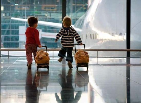 Как вывезти ребенка за границу на отдых, когда родители в разводе — новые правила