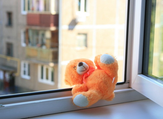 В Волгограде из окна выпал двухлетний ребенок